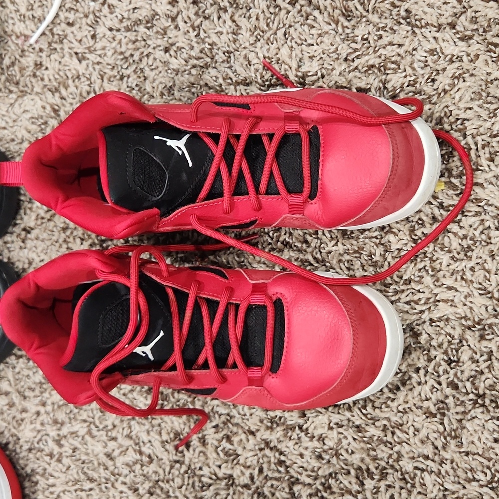 Red nike jordan